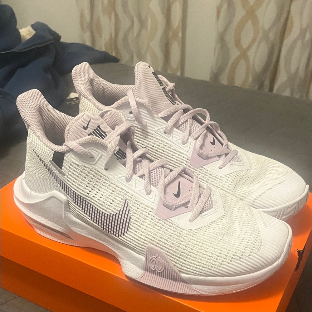 Nike Women's White and Lavender Athletic Shoes